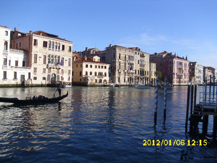 den v Benátkách