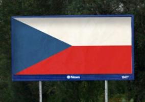 České vlajky u dálnic